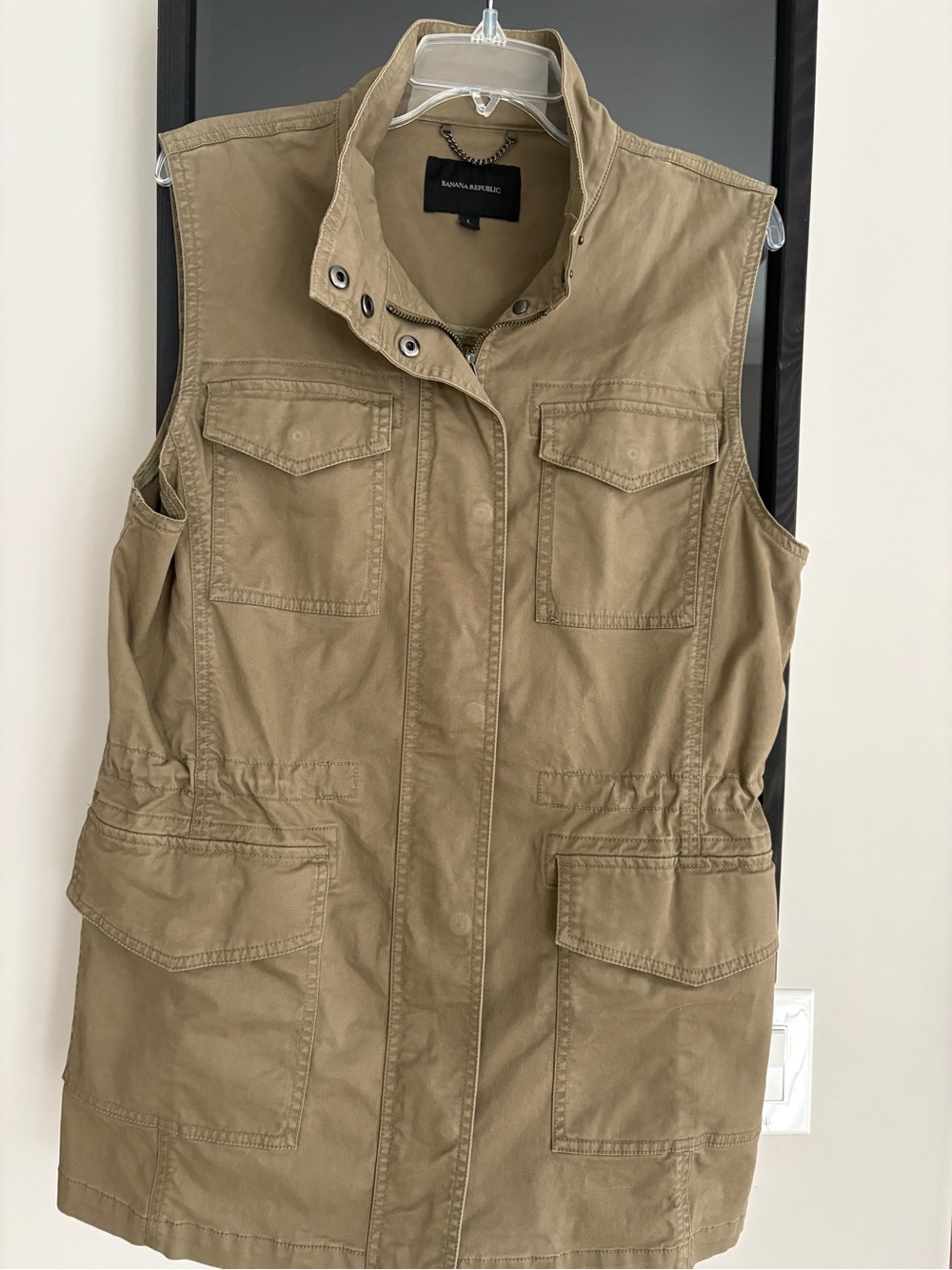 Banana Republic cotton vest. Size L
